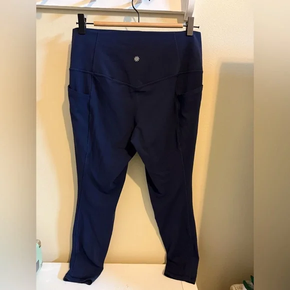 Athleta Navy Salutation Stash Pocket High Rise Large 25” Inseam💎EUC Retail $109 - Picture 5 of 7
